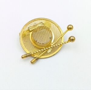 4/24$ 🌻 Vintage gold tone mesh hat brooch pin